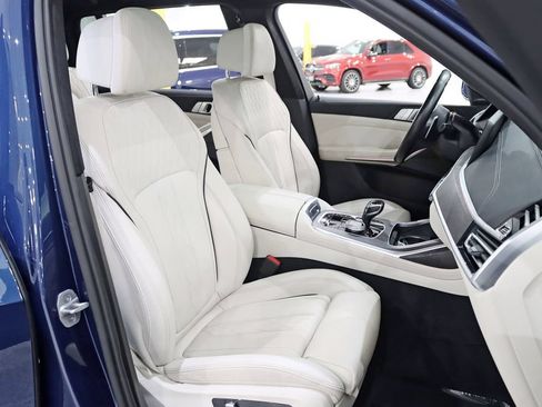 Used 2022 BMW X7 M50i AWD/4WD image 32