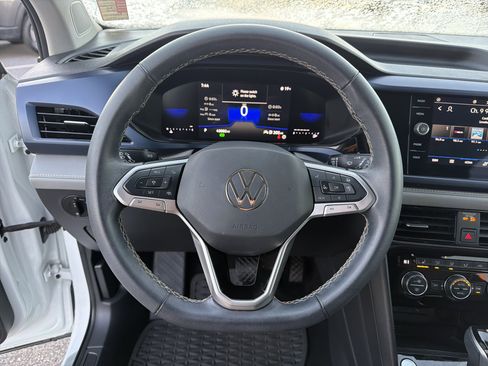 Used 2024 Volkswagen Taos SE image 23