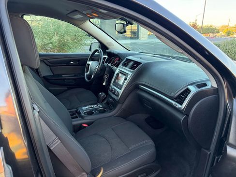 Used 2015 GMC Acadia SLE image 3