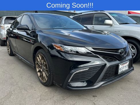 Used 2023 Toyota Camry SE image 2