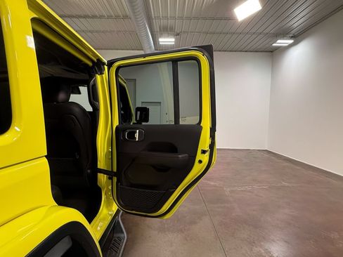 Used 2024 Jeep Wrangler Unlimited Rubicon AWD/4WD image 64