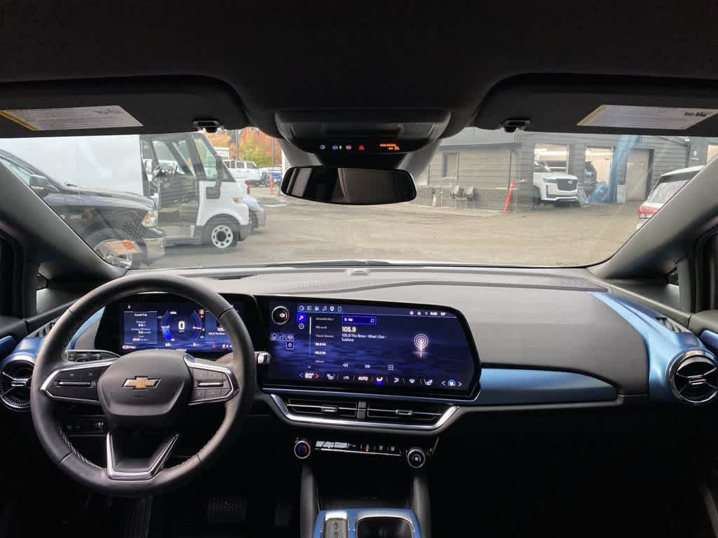 Used 2026 Chevrolet Equinox EV LT FWD image 12