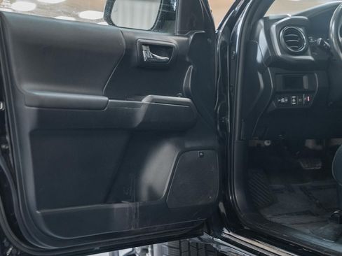 Used 2019 Toyota Tacoma TRD Sport image 43