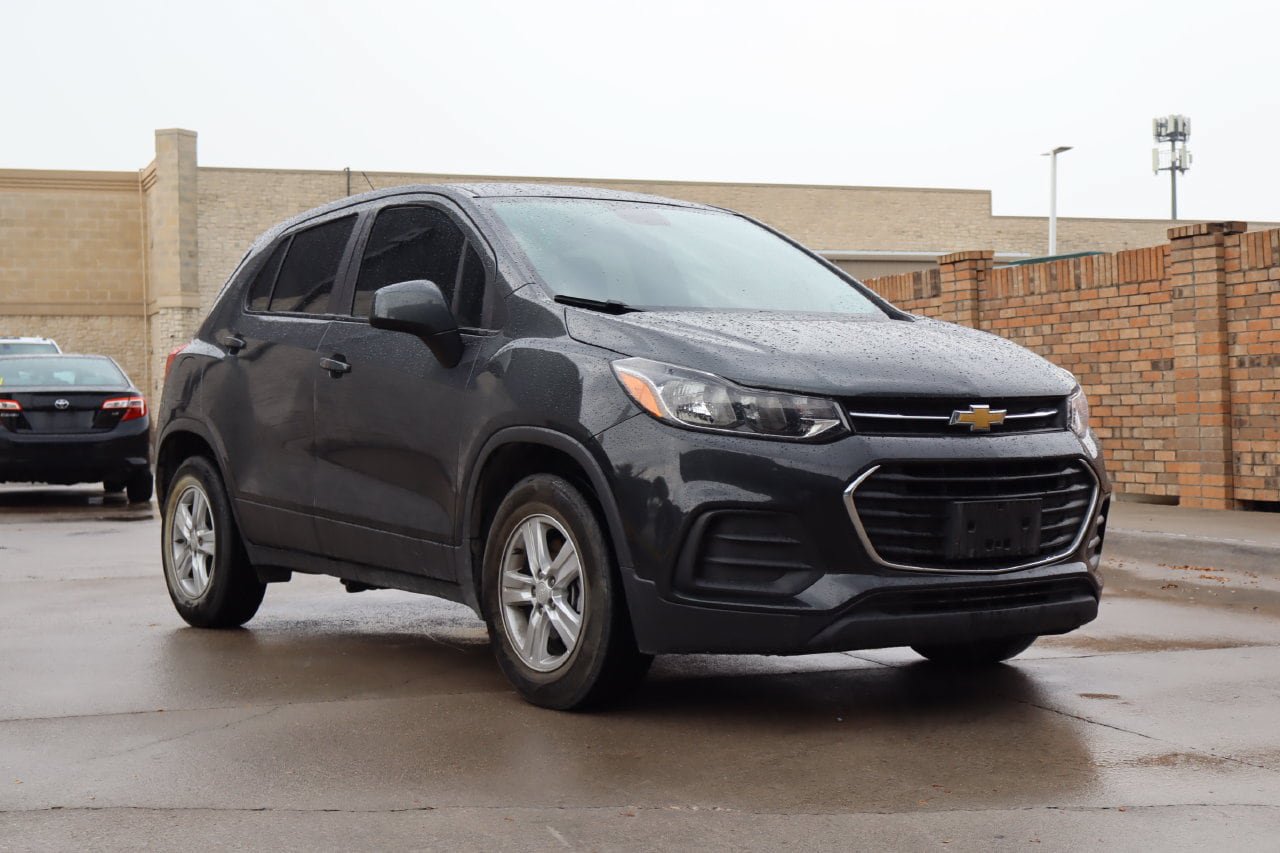 Used 2020 Chevrolet Trax LS w/ Tint and Cruise Package FWD image 2