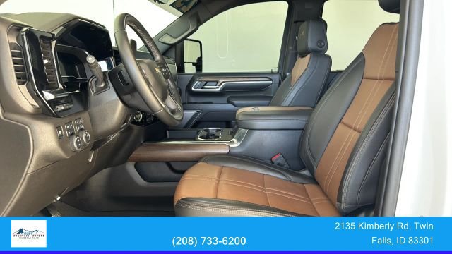 Used 2025 Chevrolet Silverado 3500 High Country w/ Technology Package AWD/4WD image 17