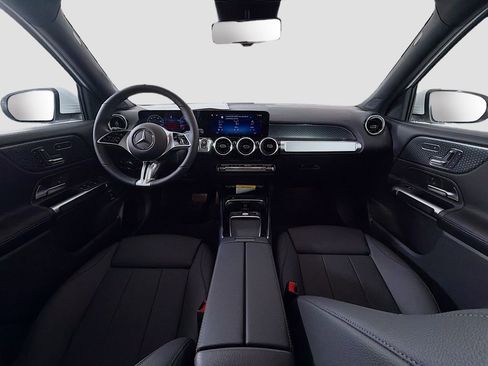 New 2026 Mercedes-Benz GLB 250 4MATIC image 9