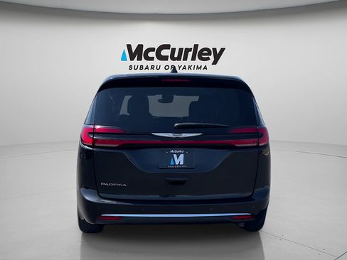 Used 2023 Chrysler Pacifica Touring-L FWD image 4