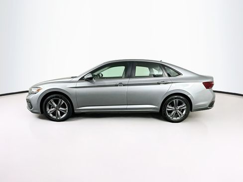 Used 2024 Volkswagen Jetta SE FWD image 4