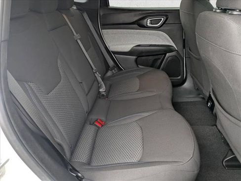 Used 2025 Jeep Compass Sport image 19