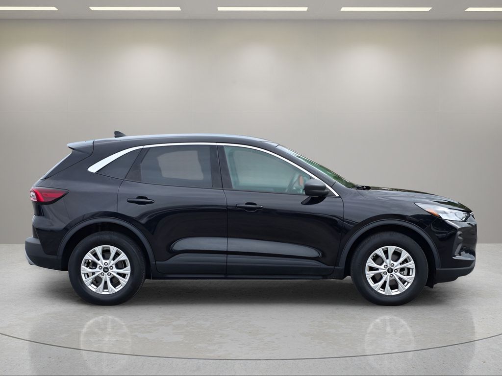 Certified 2024 Ford Escape Active AWD/4WD image 9