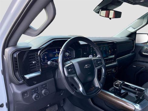 Used 2022 Chevrolet Silverado 1500 LT Trail Boss w/ Convenience Package II image 9