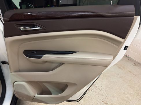 Used 2015 Cadillac SRX Luxury image 25
