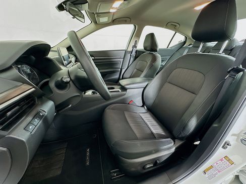 Used 2025 Nissan Altima 2.5 SV image 13