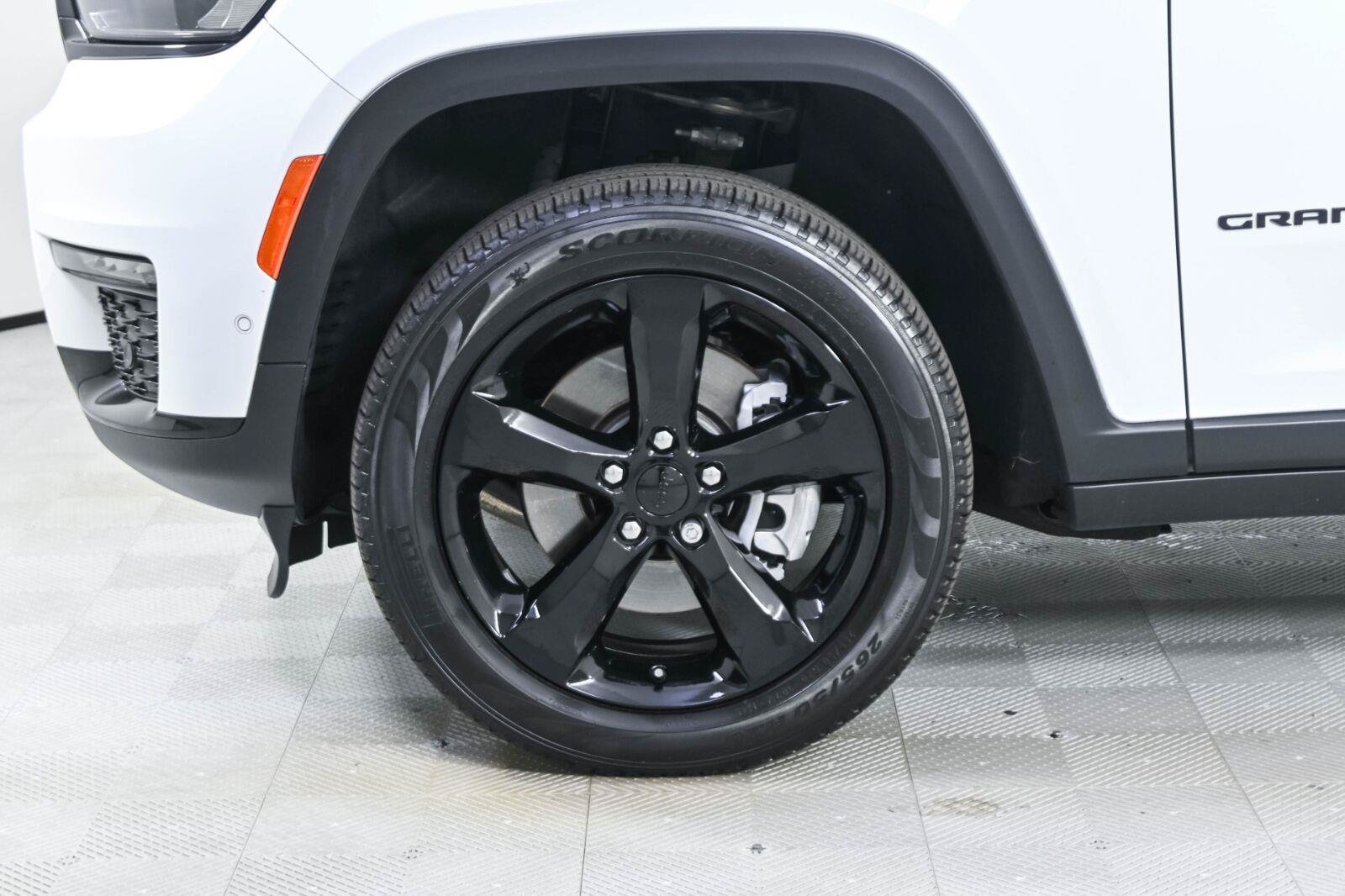 Used 2024 Jeep Grand Cherokee L Limited w/ Luxury Tech Group II AWD/4WD image 38