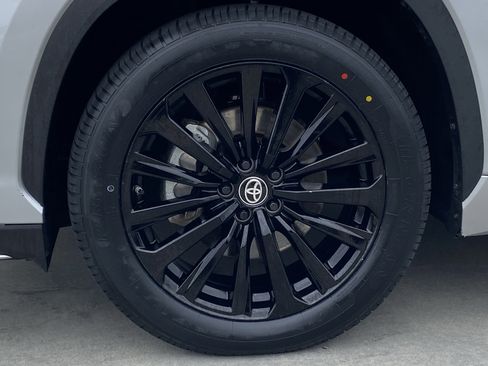 Certified 2025 Toyota Highlander XSE image 8