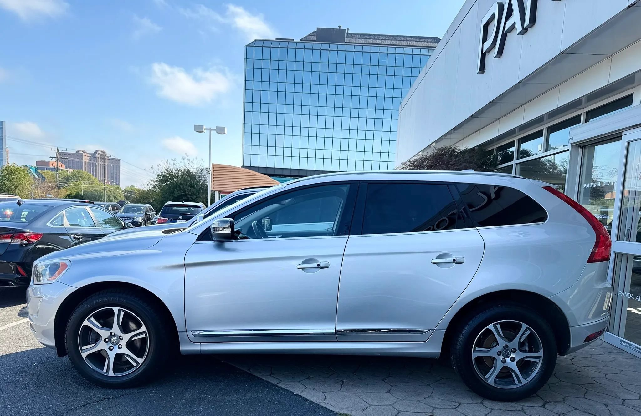 Used 2014 Volvo XC60 T6 AWD/4WD image 4