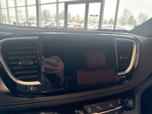 New 2026 Chrysler Pacifica Pinnacle image 24