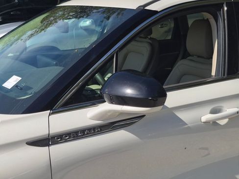 Used 2024 Lincoln Corsair FWD image 15