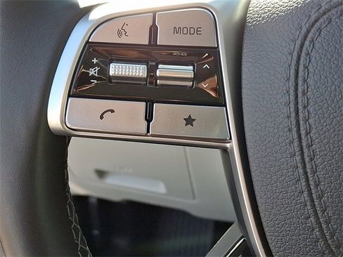 Used 2025 Kia Telluride EX w/ EX Captain's Chair Package image 18