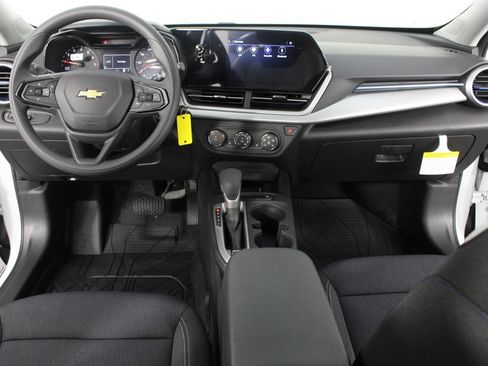 New 2026 Chevrolet Trax LS w/ LS Convenience Package FWD image 9