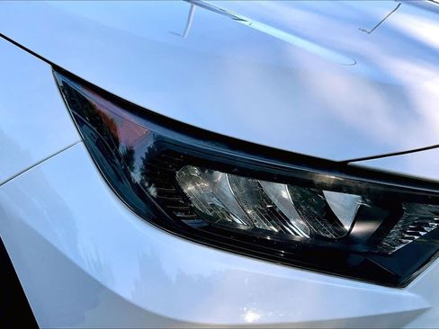 Used 2019 Toyota RAV4 LE w/ Carpet Mat Package AWD/4WD image 25
