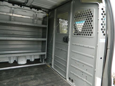 Used 2017 GMC Savana 2500 image 13