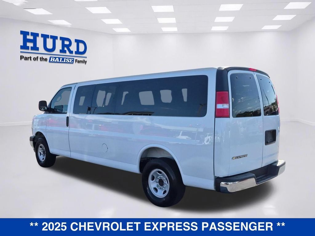 Used 2025 Chevrolet Express 3500 LT w/ LT Preferred Equipment Group RWD image 5