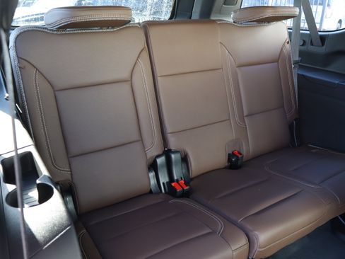 Used 2024 Chevrolet Suburban High Country w/ Premium Package image 39