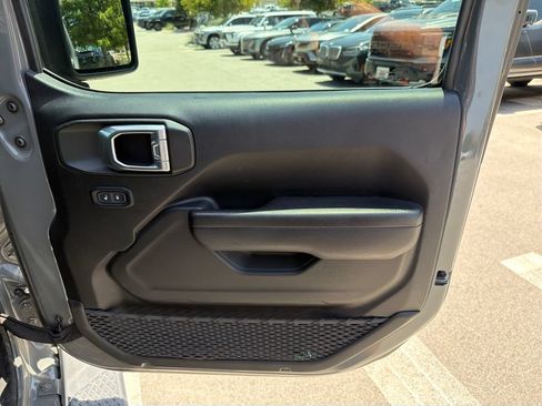 Used 2023 Jeep Gladiator Mojave AWD/4WD image 37