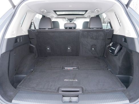 Certified 2022 Nissan Rogue Platinum w/ Head-Up Display Package image 17