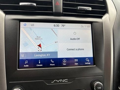Used 2020 Ford Fusion SE FWD image 24