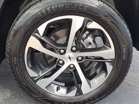Certified 2025 Chevrolet Trax RS w/ Driver Confidence Package FWD image 10
