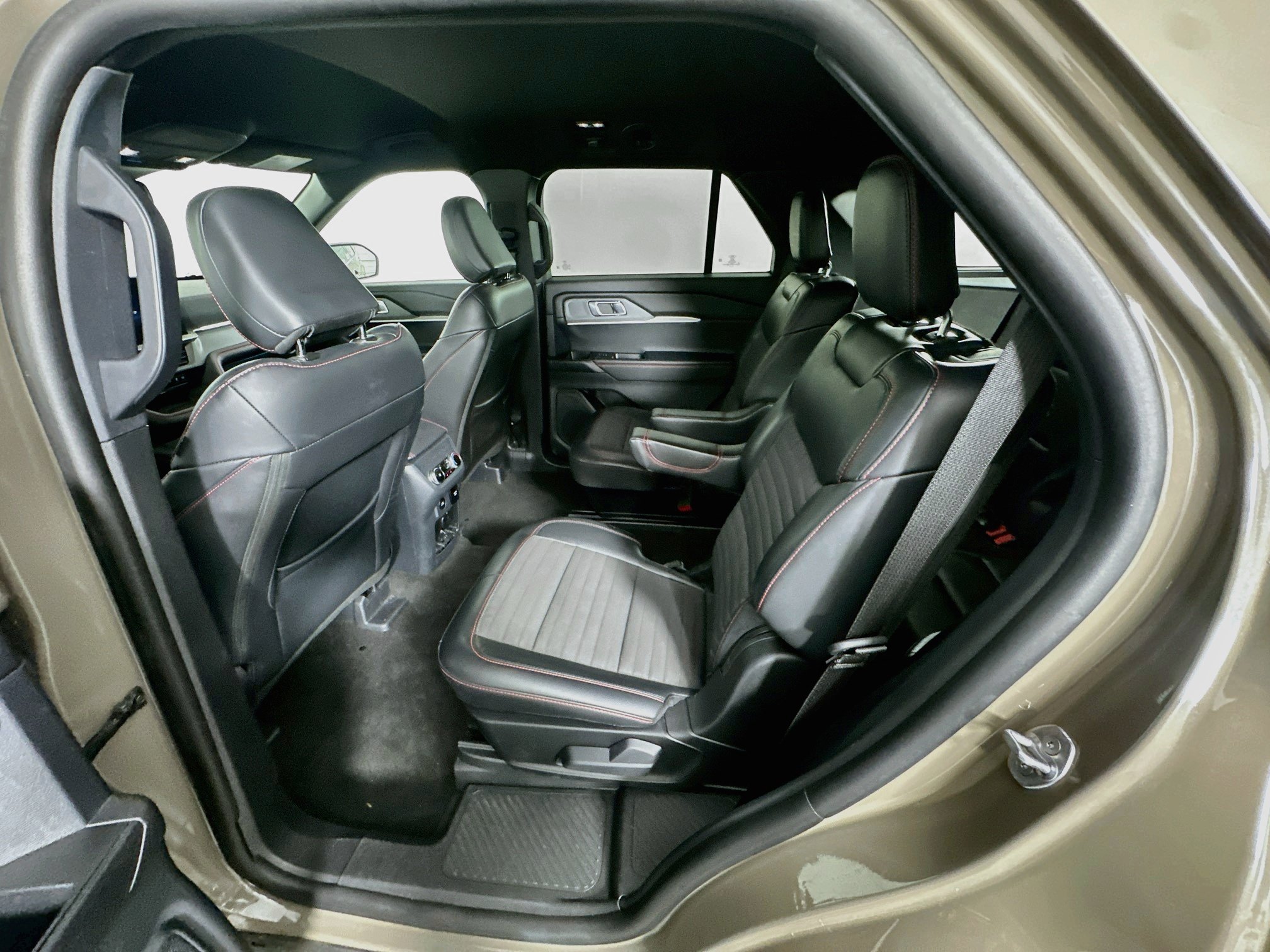 Used 2026 Ford Explorer ST-Line w/ ST-Line Street Pack RWD image 29