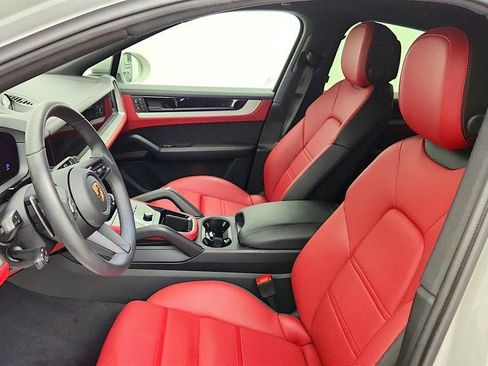 Used 2025 Porsche Cayenne E-Hybrid Coupe AWD/4WD image 11