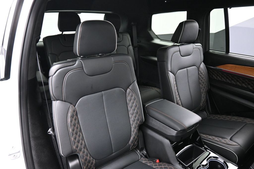 Used 2025 Jeep Grand Cherokee L Summit AWD/4WD image 30