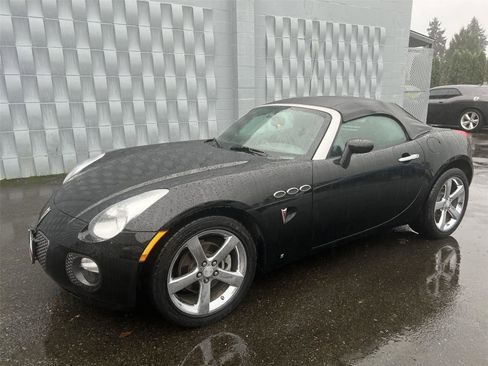 Used 2008 Pontiac Solstice GXP image 2