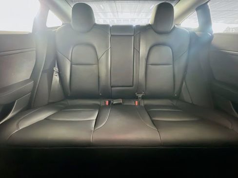 Used 2021 Tesla Model 3 Performance image 24