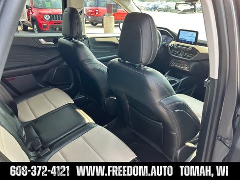 Used 2021 Ford Escape Titanium w/ Titanium Elite Package AWD/4WD image 17
