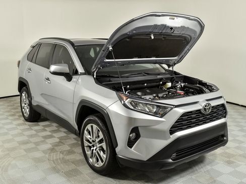 Used 2021 Toyota RAV4 XLE Premium image 31