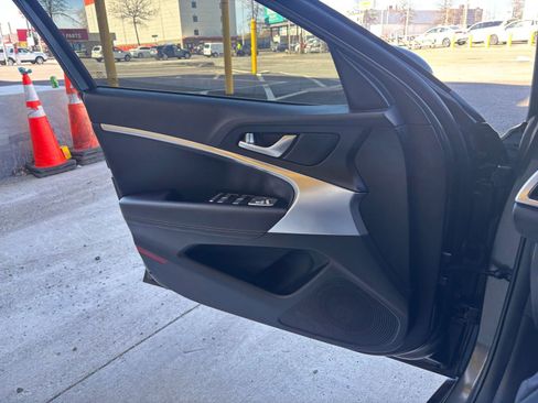 Used 2025 Genesis G70 2.5T RWD image 18