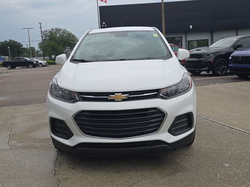 Used 2021 Chevrolet Trax LS FWD image 3