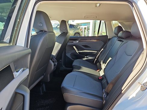 New 2026 Volkswagen Tiguan SE image 11