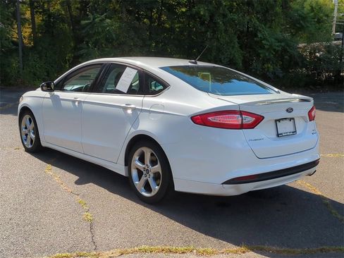 Used 2016 Ford Fusion SE w/ Equipment Group 201A image 6