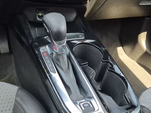 Used 2025 Chevrolet Trax LT FWD image 27