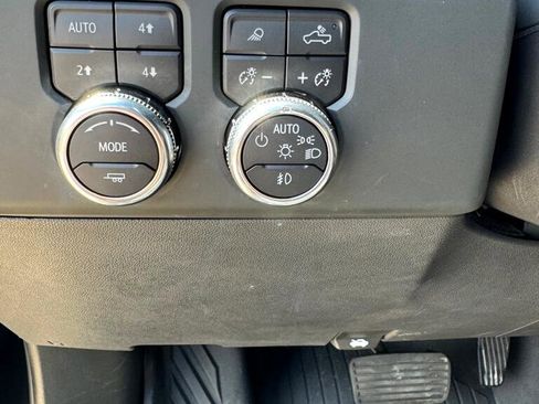 Used 2024 GMC Sierra 1500 AT4 w/ Technology Package image 12