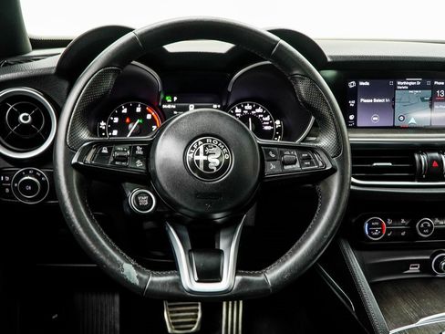 Used 2022 Alfa Romeo Stelvio Ti image 16
