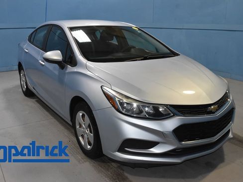 Used 2017 Chevrolet Cruze LS FWD image 1