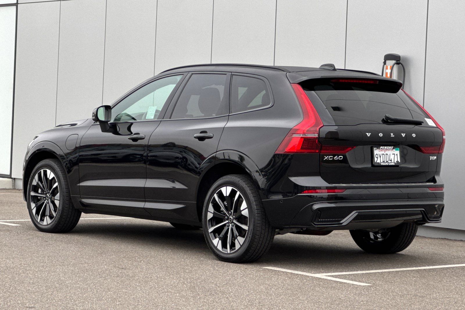 Used 2026 Volvo XC60 T8 Plus w/ Protection Package Premier AWD/4WD image 3