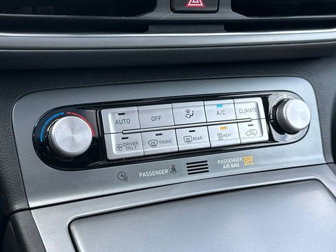 Certified 2022 Hyundai Kona SEL w/ Convenience Package image 29