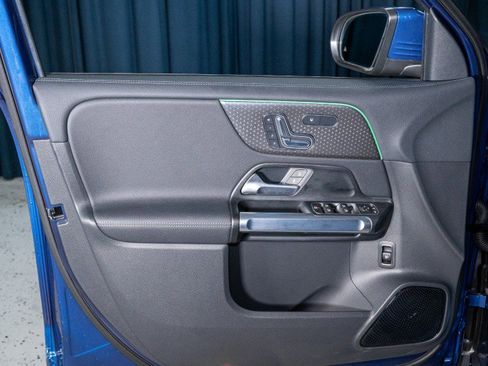 New 2025 Mercedes-Benz EQB 300 4MATIC image 12